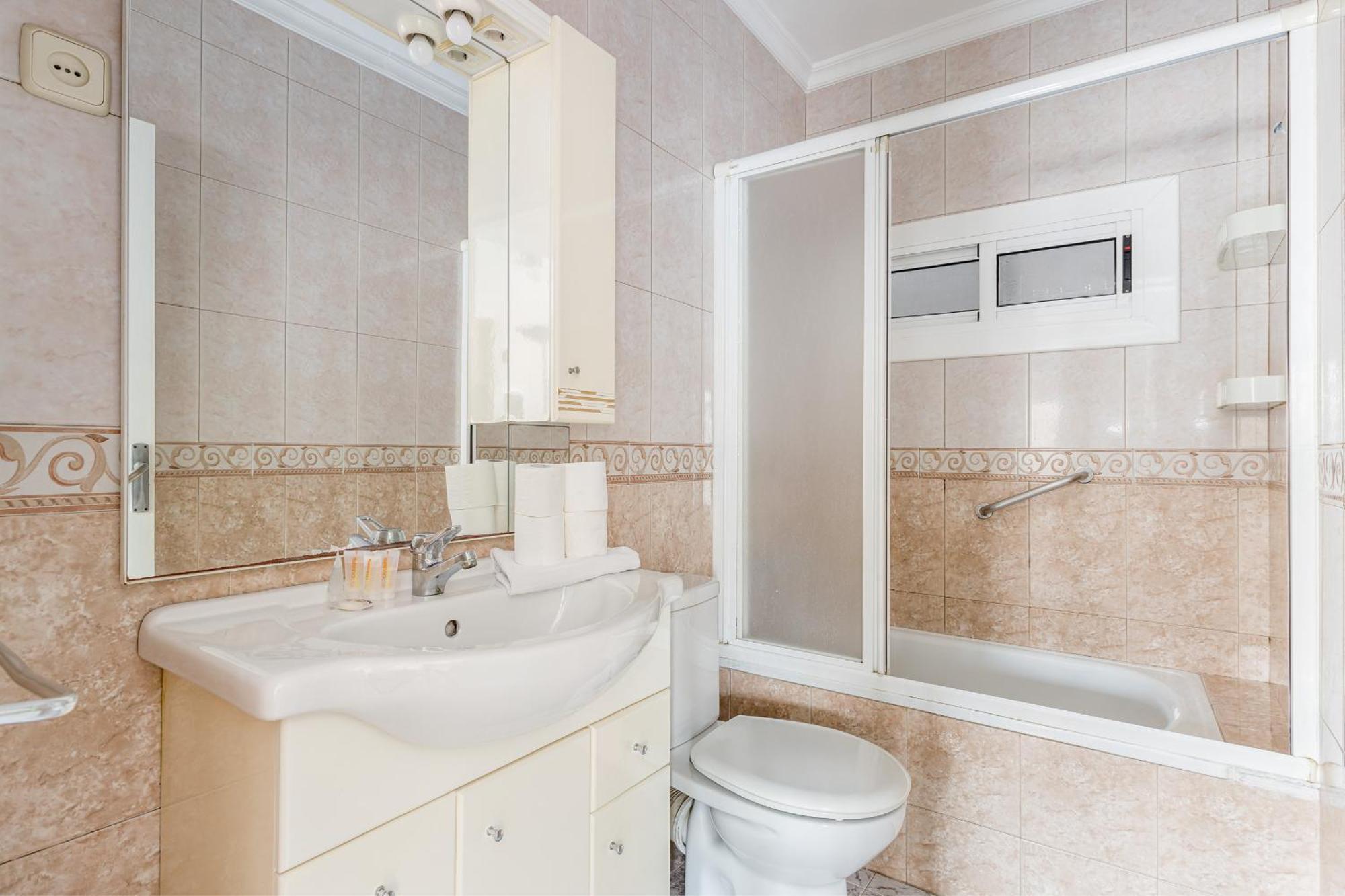 Besos - Bright Apartment Close To Congress & Port Sant Adria de Besos Exterior foto